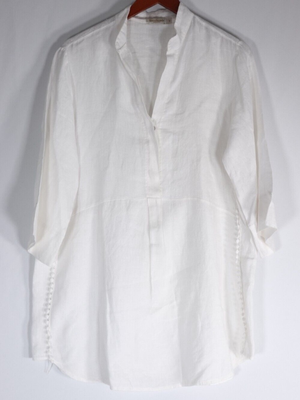 Laura Bianchi linen tunic features a split v-neck, three-quarter sleeves,